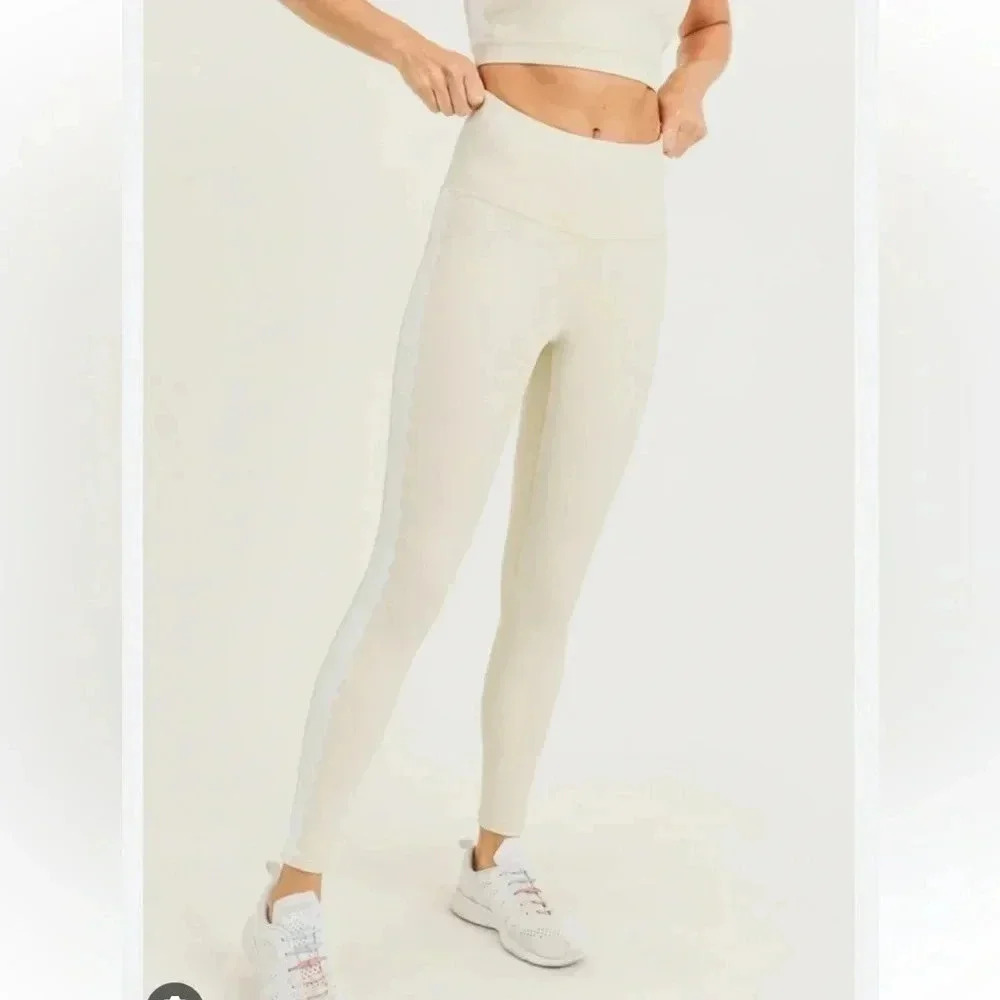 Mono B size large ivory with‎ white stripe  Lycra workout pant. NWT.